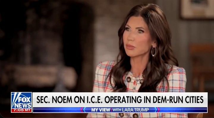 [서울=뉴시스] 크리스티 놈 국토안보부 장관이 5일 폭스 뉴스에 출연해 "단속 요원이 위험한 상황"이라며 강경 단속의 필요성을 주장했다. 놈 장관은 자신이 출연한 방송 화면을 X(옛 트위터)에 올렸다.(출처: 크리스티 놈 장관 X) 2025.10.07. ? *재판매 및 DB 금지