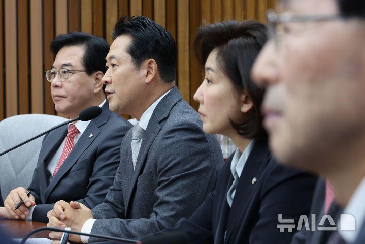 [서울=뉴시스] 김명년 기자 = 장동혁 국민의힘 대표가 10일 오전 서울 여의도 국회에서 열린 제9회 전국동시지방선거 총괄기획단 제1차 전체회의에서 발언하고 있다. 2025.10.10. kmn@newsis.com