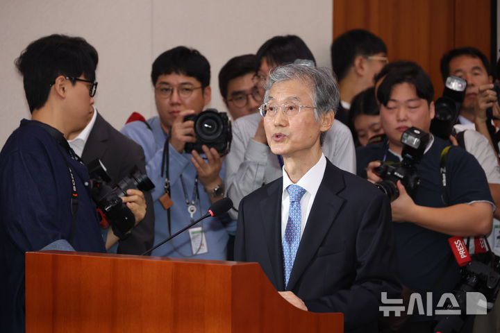 [서울=뉴시스] 고승민 기자 = 조희대 대법원장이 13일 서울 여의도 국회에서 열린 법제사법위원회의 대법원 등 국정감사에서 인사말을 하고 있다. 2025.10.13. kkssmm99@newsis.com