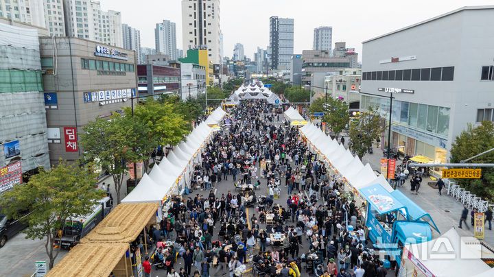 [서울=뉴시스]2024년 '제1회 양천가족 거리축제' 전경.