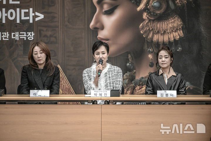 [서울=뉴시스]21일 서울 종로구 세종문화회관에서 열린 서울시오페라단 창단 40주년 기념 '아이다' 제작발표회에서 서울시오페라단 박혜진 예술감독 겸 단장이 발언하고 있다. (사진=세종문화회관 제공)