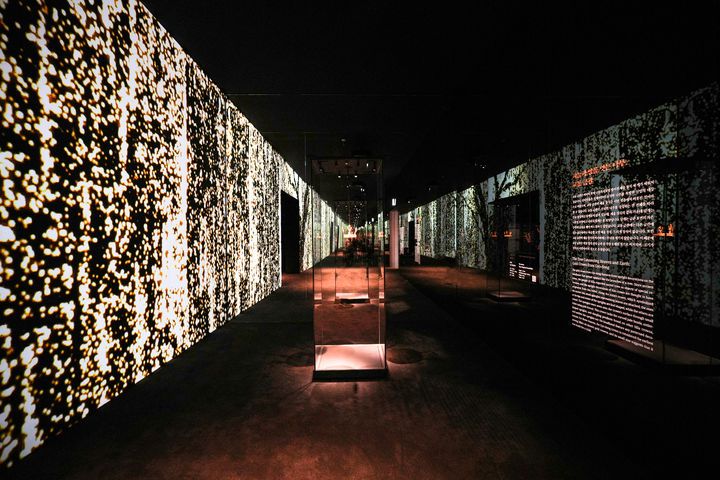 [경주=뉴시스] 국립경주박물관 특별전 '신라 금관, 권력과 위신'에서 전시되고 있는 교동 금관. (사진=국립경주박물관 제공) 2025.10.27. photo@newsis.com *재판매 및 DB 금지