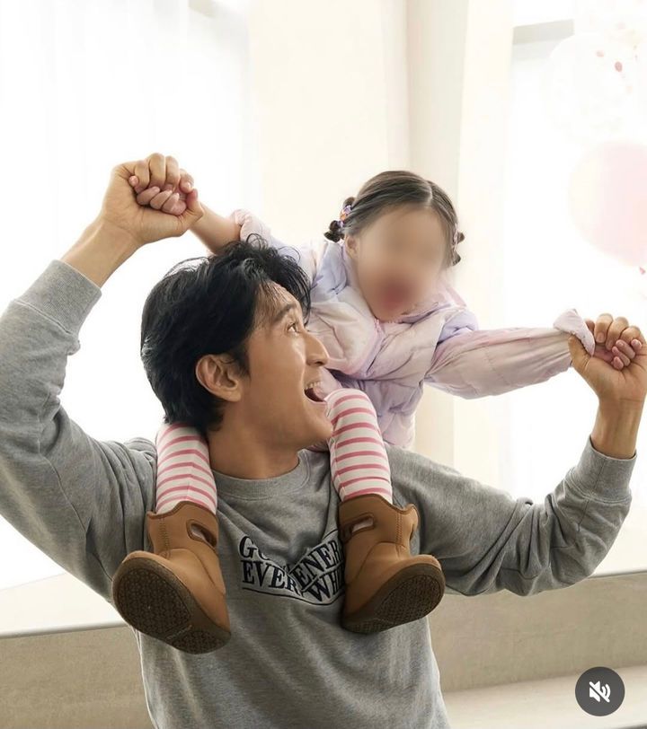 [서울=뉴시스] 배우 신현준이 딸과의 사진을 공개했다. (사진=신현준 인스타그램 캡처) 2025.10.29. photo@newsis.com *재판매 및 DB 금지