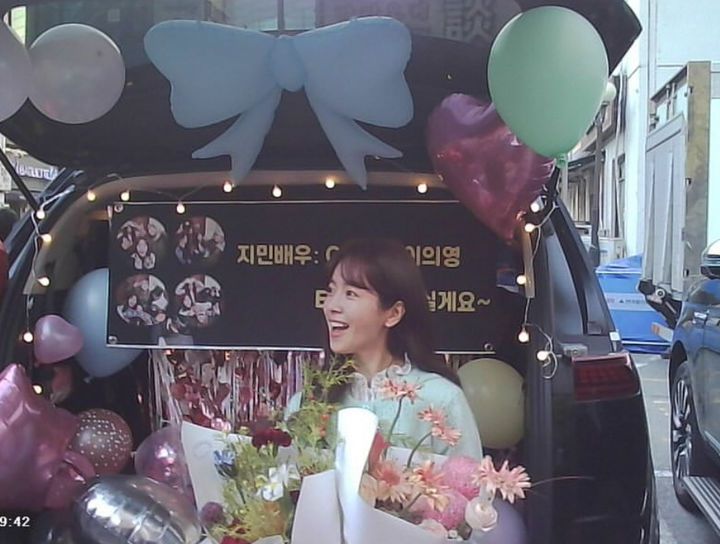 [서울=뉴시스] 배우 한지민. (사진=한지민 인스타그램 캡처) 2025.11.14. photo@newsis.com *재판매 및 DB 금지