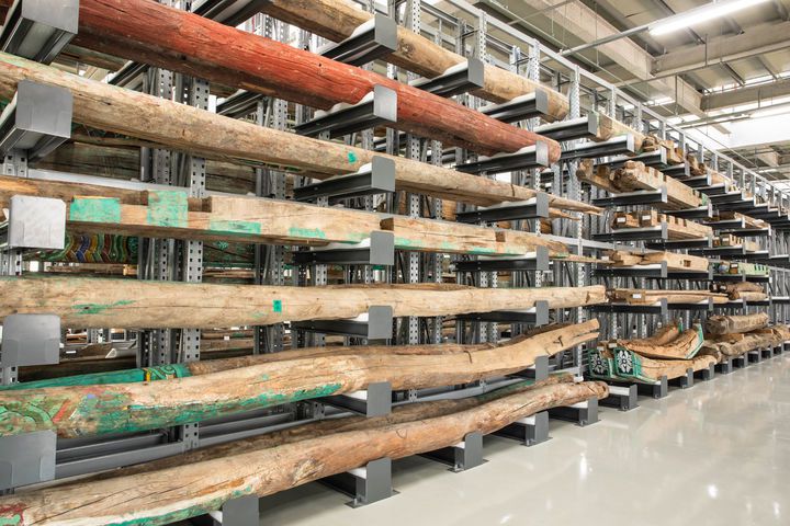 [서울=뉴시스] 평고대가 이관된 전통건축부재보존센터 수장고 (사진=국가유산청 제공) 2025.11.14. photo@newsis.com  *재판매 및 DB 금지