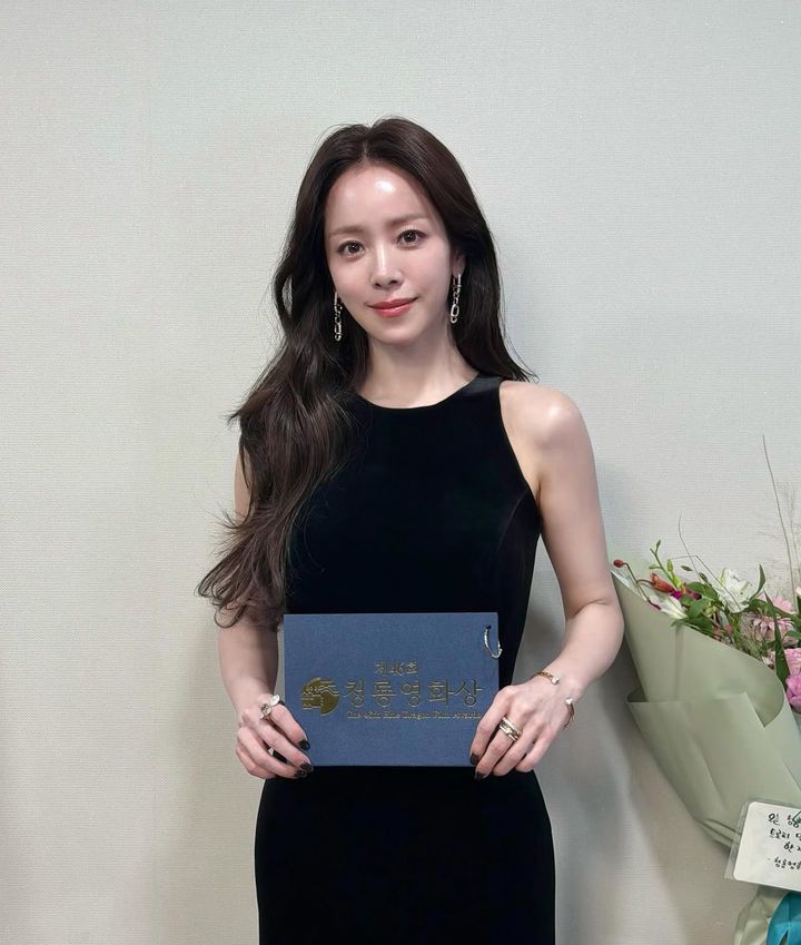 [서울=뉴시스] 배우 한지민. (사진=한지민 인스타그램 캡처) 2025.11.20. photo@newsis.com *재판매 및 DB 금지