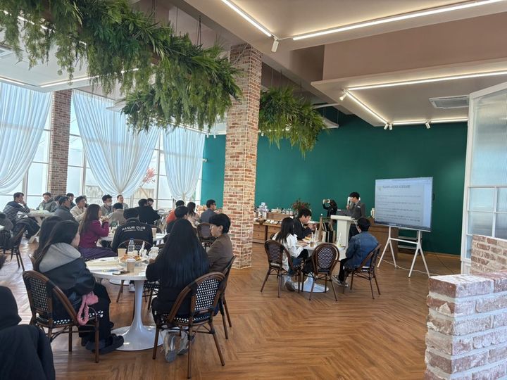 [양산=뉴시스] 관내 학교폭력 업무담당교사 역량강화 연수를 하고 있다. (사진=양산시 제공) 2025.11.24. photo@newsis.com *재판매 및 DB 금지