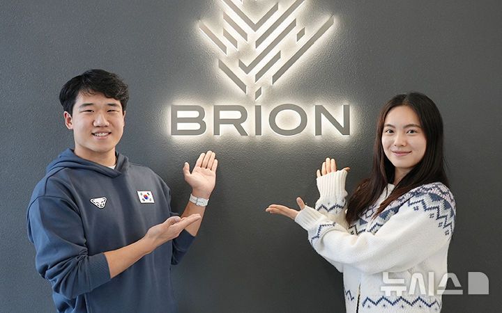 [서울=뉴시스]피겨 아이스댄스 임해나-권예, 브리온컴퍼니와 매니지먼트 계약. (사진=브리온컴퍼니 제공)