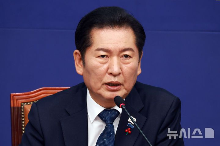 [서울=뉴시스] 고승민 기자 = 정청래 더불어민주당 대표가 지난달 28일 서울 여의도 국회에서 열린 최고위원회의에서 발언하고 있다. 2025.11.28. kkssmm99@newsis.com