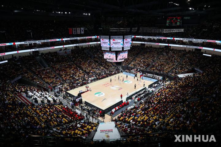 [베이징=신화/뉴시스] 28일 오후(현지 시간) 중국 베이징에서 2027 국제농구연맹(FIBA) 월드컵 아시아 예선 1라운드 B조 원정 1차전 중국과 한국의 경기가 열리고 있다.이날 80-76 승리를 거둔 한국 남자 농구 대표팀은 내달 1일 원주 DB프로미 아레나에서 중국과 2차전을 갖는다. 2025.11.29.