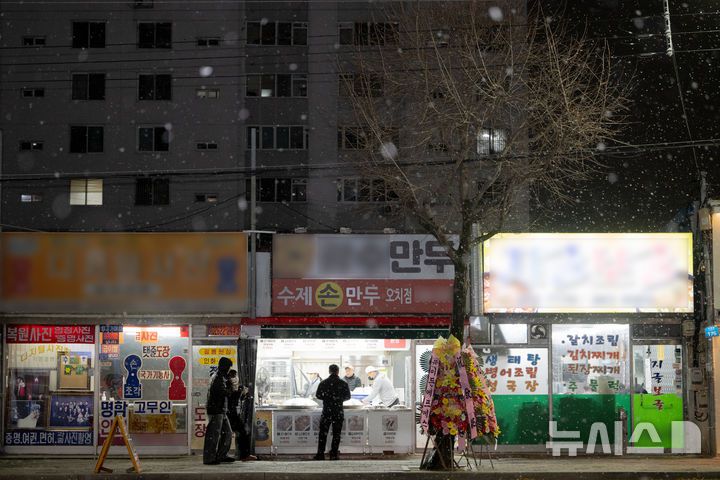 [광주=뉴시스] 눈 내리는 광주. (사진=뉴시스 DB). photo@newsis.com