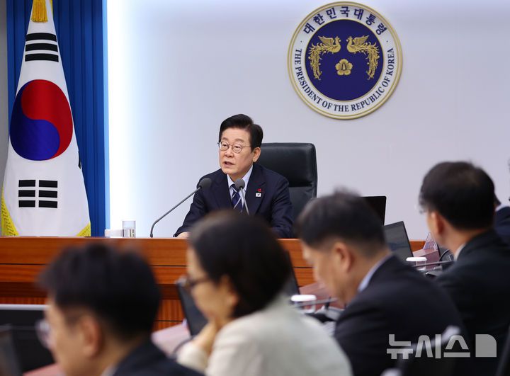 [서울=뉴시스] 고범준 기자 = 이재명 대통령이 4일 서울 용산 대통령실 청사에서 열린 수석보좌관회의에서 발언하고 있다. (대통령실통신사진기자단) 2025.12.04. bjko@newsis.com