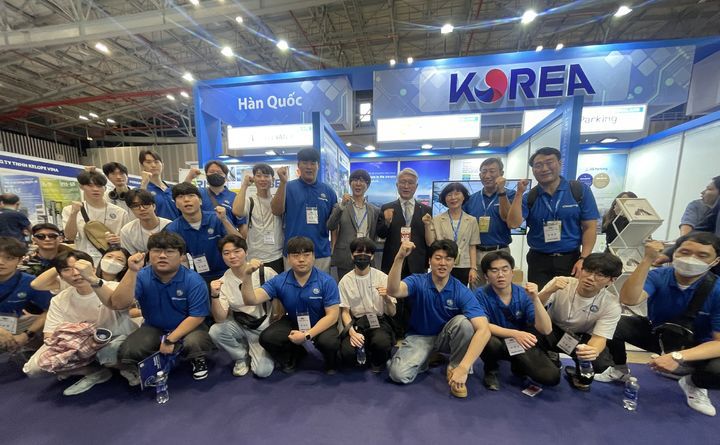 [거창=뉴시스] 경남 거창군 '베트남 승강기 엑스포 참가'. (사진=거창군 제공) 2025.12.05. photo@newsis.com  *재판매 및 DB 금지