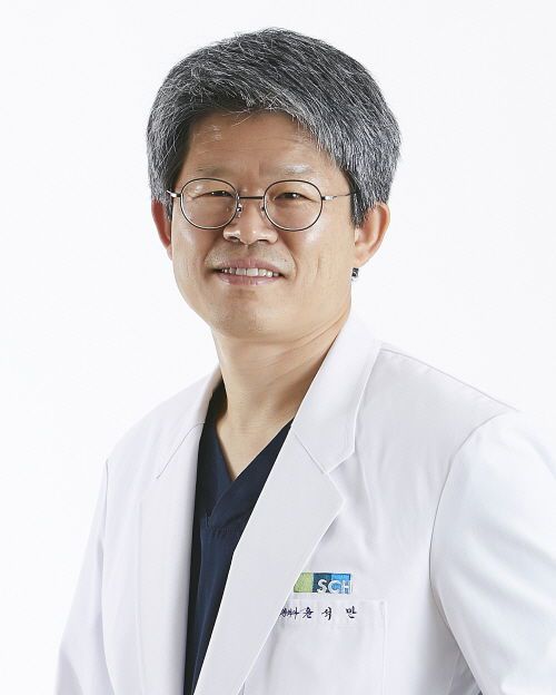 [천안=뉴시스] 순천향대천안병원 윤석만 심뇌혈관질환센터장. (사진=순천향대천안병원 제공) 2025.12.05 photo@newsis.com *재판매 및 DB 금지