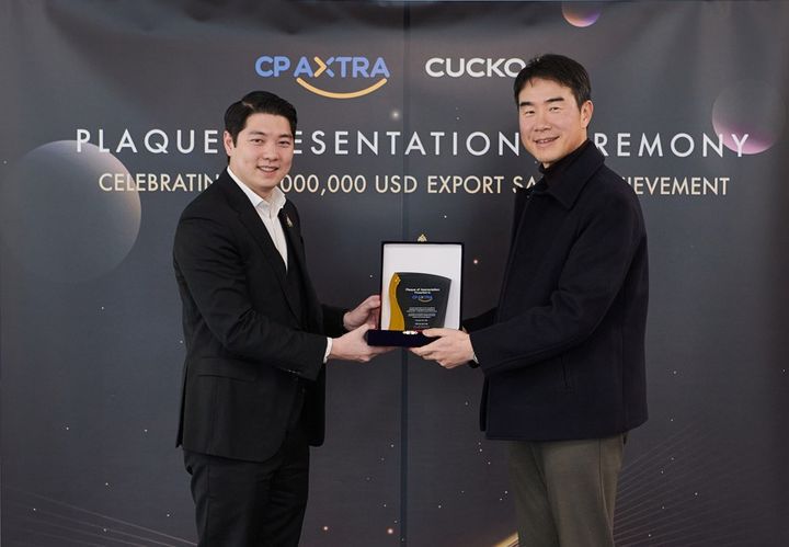 [서울=뉴시스]구본학(오른쪽) 쿠쿠 대표와 타닛 치라바논 CP 엑스트라  대표.(사진=쿠쿠 제공) 2025.12.05. photo@newsis.com *재판매 및 DB 금지