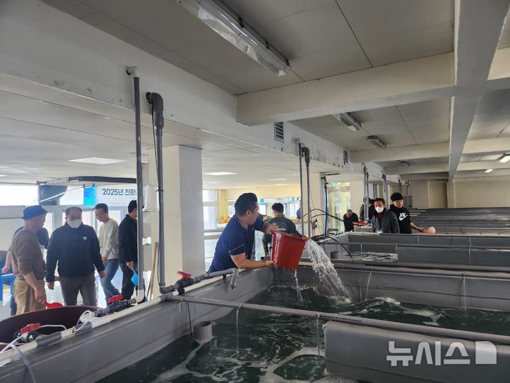 [서울=뉴시스] 친환경양식 기술 교육 중급과정 2차(바이오플락 흰다리새우) 교육.