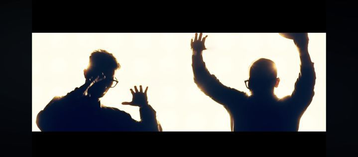 [서울=뉴시스] 다이나믹 듀오 '아에오' 뮤직비디오. (사진 = 아메바컬쳐 제공) 2025.12.08. photo@newsis.com *재판매 및 DB 금지