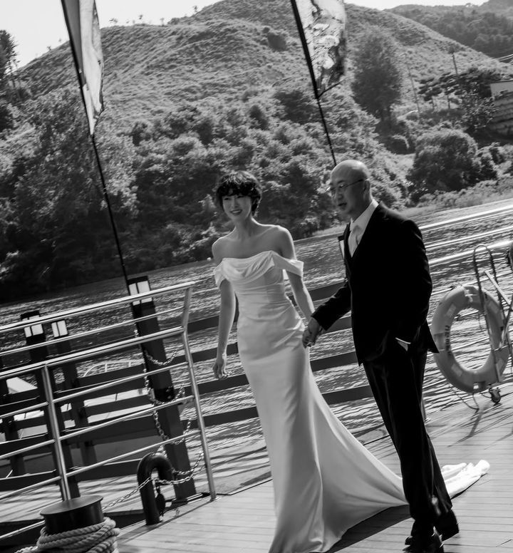 [서울=뉴시스] 모델 겸 방송인 최여진과 남편. (사진=최여진 인스타그램 캡처) 2025.12.09. photo@newsis.com *재판매 및 DB 금지