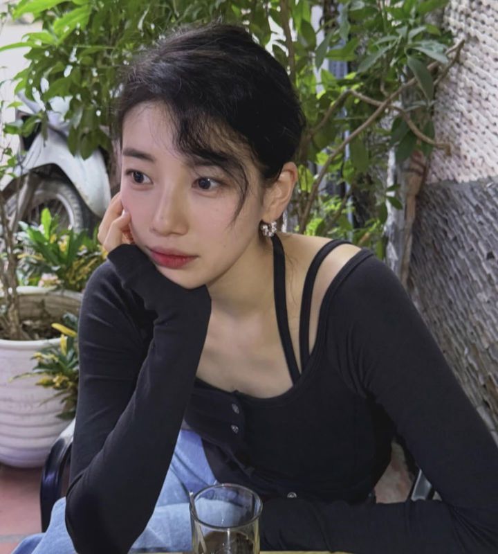 [서울=뉴시스] 배우 수지. (사진=수지 인스타그램 캡처) 2025.12.10. photo@newsis.com *재판매 및 DB 금지