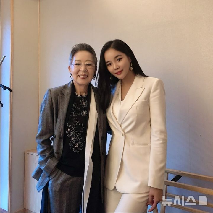 [서울=뉴시스] 가수 조정민이 별세한 원로배우 김지미를 추모했다. 2025.12.10. (사진 = 조정민 인스타그램 캡처) photo@newsis.com *재판매 및 DB 금지