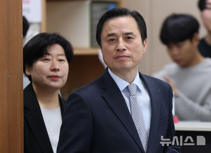 [서울=뉴시스] 이영환 기자 = 조은석 내란특검이 15일 오전 서울 서초구 서울고등검찰청에 마련된 내란특검에서 열린 12·3 비상계엄 관련 내란·외환 혐의 수사 결과 발표에 참석하고 있다. (공동취재) 2025.12.15. photo@newsis.com