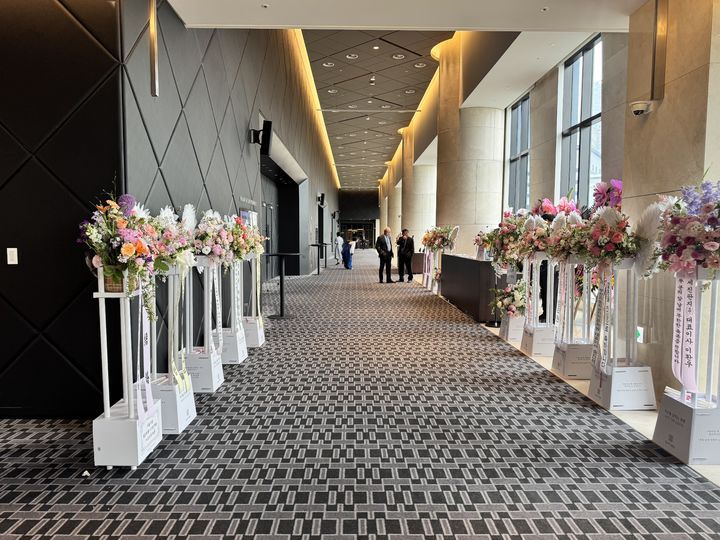 [서울=뉴시스]에코화환만 받은 결혼식. (사진=동반성장위원회 제공) 2025.12.22. photo@newsis.com *재판매 및 DB 금지