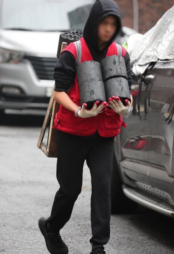 [서울=뉴시스] 션 아들의 모습. (사진=션 인스타그램 캡처) 2025.12.22. photo@newsis.com *재판매 및 DB 금지