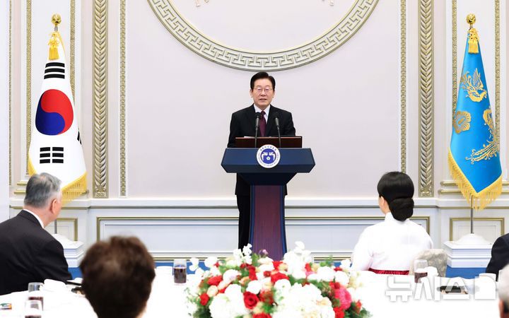 [서울=뉴시스] 고범준 기자 = 이재명 대통령이 22일 청와대 영빈관에서 열린 대한노인회 초청 오찬에서 인사말을 하고 있다. (대통령실통신사진기자단) 2025.12.22. bjko@newsis.com