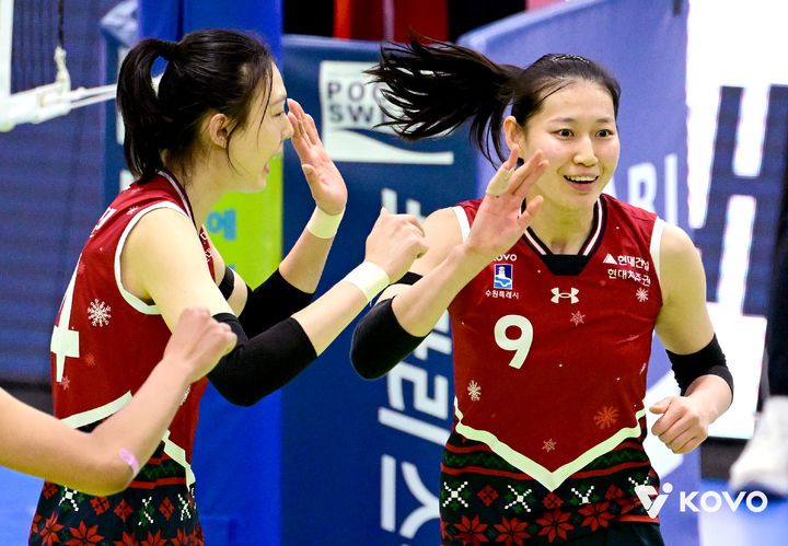 [서울=뉴시스] 여자 프로배구 현대건설의 나현수가 25일 수원체육관에서 열린 진에어 2025~2026 V-리그 3라운드 경기에서 정관장을 상대로 득점을 올린 뒤 기뻐하고 있다. (사진=KOVO 제공) 2025.12.25. *재판매 및 DB 금지