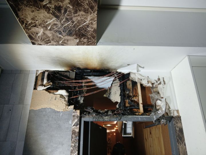 [대구=뉴시스] 25일 오후 8시16분께 중구 대안동의 한 호텔 2층에서 전기적 요인으로 추정되는 화재가 발생했다. (사진=대구소방안전본부 제공) 2025.12.26. photo@newsis.com  *재판매 및 DB 금지