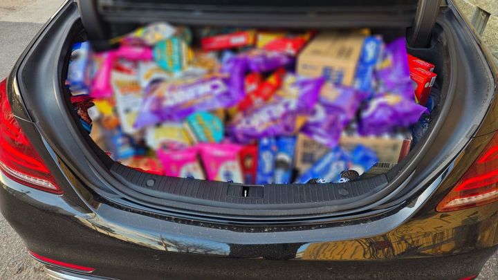 [뉴시스] 강화도의 한 보육원을 찾아 아이들이 좋아하는 간식을 전한 남성의 선행이 알려지며 감동을 주고 있다. (사진=보배드림 캡처) *재판매 및 DB 금지