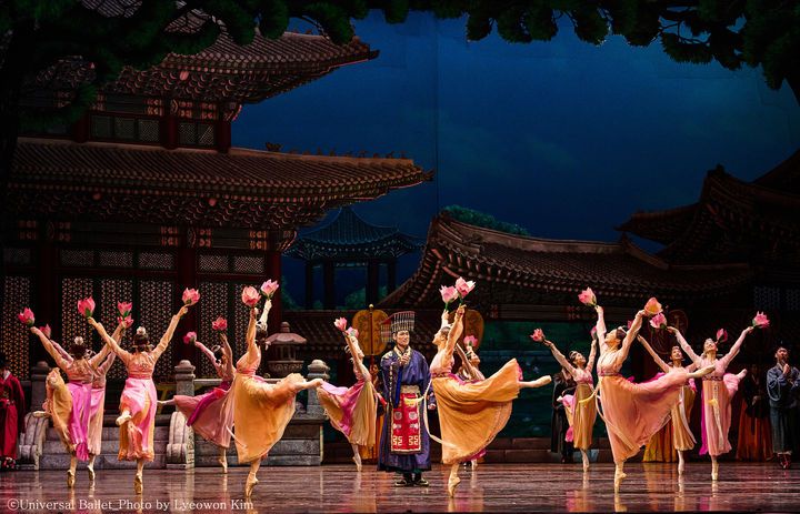 2023년 심청 중 2막 왕궁 군무 장면. (사진=유니버설발레단 제공) *재판매 및 DB 금지