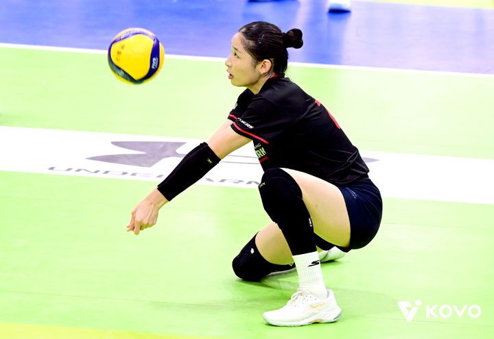 [서울=뉴시스] 여자배구 정관장의 인쿠시가 25일 수원체육관에서 열린 진에어 2025~2026 V-리그 여자부 현대건설과의 경기를 앞두고 몸을 풀고 있다. (사진=KOVO 제공) 2025.12.25. *재판매 및 DB 금지