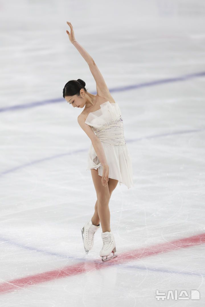 [서울=뉴시스] 김근수 기자 = 피겨스케이팅 선수 신지아(세화여고)가 4일 서울 양천구 목동 아이스링크에서 열린 제80회 전국남녀 피겨스케이팅 종합선수권대회 여자 시니어 프리 스케이팅에서 연기를 펼치고 있다. 2026.01.04. ks@newsis.com