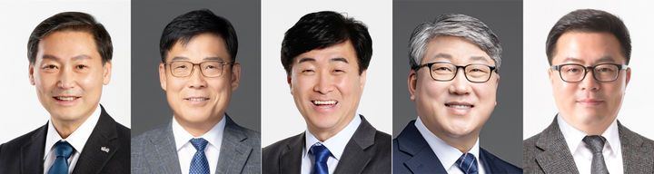 [진안=뉴시스] 제9회 전국동시지방선거 전북 진안군수 후보자 명단. 왼쪽부터 전춘성 현 진안군수, 이우규 더민주진안혁신회의 상임대표, 고준식 전 더불어민주당 전북도당 부위원장, 천춘진 더불어민주당 진안군농업인위원장, 한수용 전 더불어민주당 정책위부의장. (사진=뉴시스 전북취재본부) photo@newsis.com *재판매 및 DB 금지