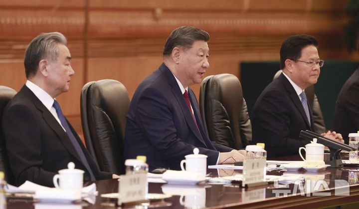 [베이징=뉴시스] 최동준 기자 = 시진핑 중국 국가주석이 5일(현지 시간) 베이징 인민대회당에서 열린 이재명 대통령과 정상회담에서 발언하고 있다. 2026.01.05. photocdj@newsis.com