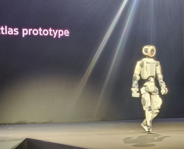 [라스베이거스=뉴시스] 현대차그룹이 5일(현지시간) 미국 라스베이거스 만달레이 베이 컨벤션 센터에서 열린 CES 2026 프레스 콘퍼런스에서 공개한 차세대 전동식 아틀라스 연구형 모델. (사진=이창훈 기자) 2026.01.05 photo@newsis.com *재판매 및 DB 금지 *재판매 및 DB 금지