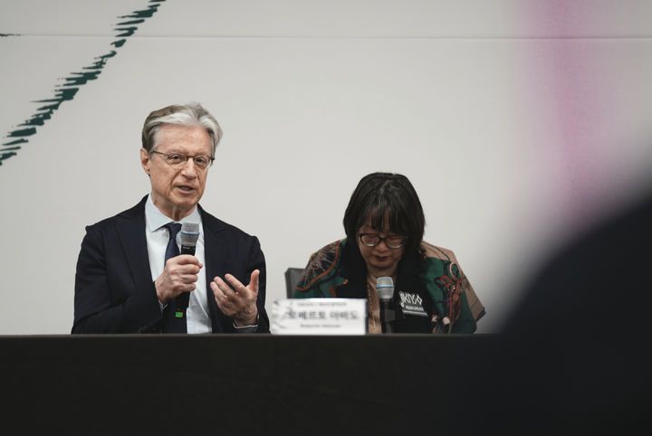 [서울=뉴시스] 7일 서울 서초구 예술의전당 무궁화홀에서 열린 '국립심포니오케스트라 제8대 음악감독 취임간담회'에서 음악감독으로 선임된 로베르토 아바도가 참석했다. (사진=국립심포니오케스트라 제공) 2026.01.07. photo@newsis.com *재판매 및 DB 금지