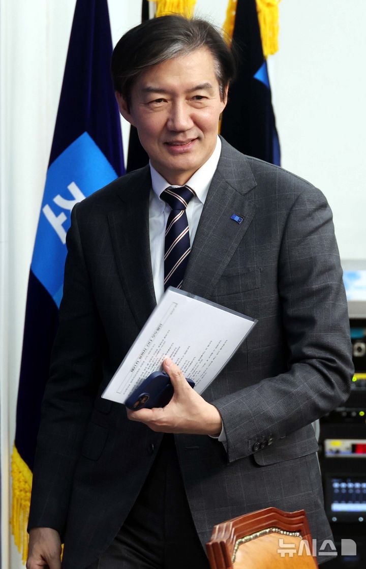 [서울=뉴시스] 조성봉 기자 = 조국 조국혁신당 대표가 7일 오전 서울 여의도 국회에서 열린 '끝까지 간다' 특별위원회 회의에 참석하고 있다. 2026.01.07. suncho21@newsis.com