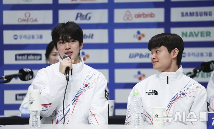 [진천=뉴시스] 김근수 기자 = 피겨 차준환이 7일 충북 진천 국가대표선수촌에서 열린 밀라노코르티나 동계올림픽 D-30 미디어데이에서 취재진 질문에 답하고 있다. 2026.01.07. ks@newsis.com