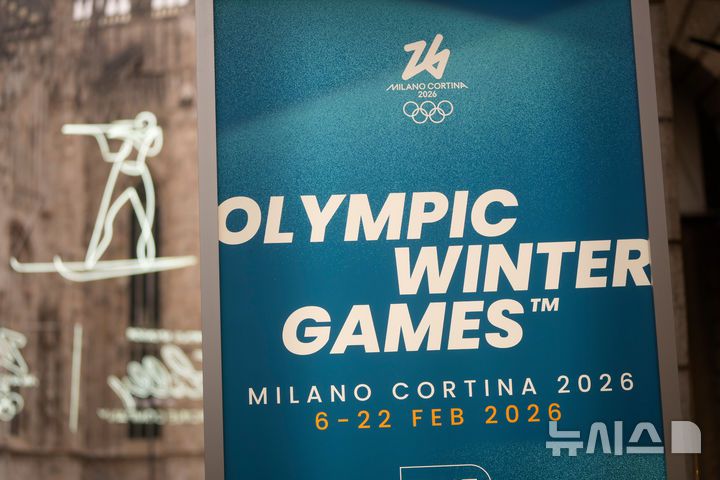 [밀라노=AP/뉴시스] 9일(현지 시간) 이탈리아 밀라노 두오모 성당 인근에 2026 밀라노·코르티나담페초 동계올림픽 픽토그램이 설치돼 있다. 2026.01.23.