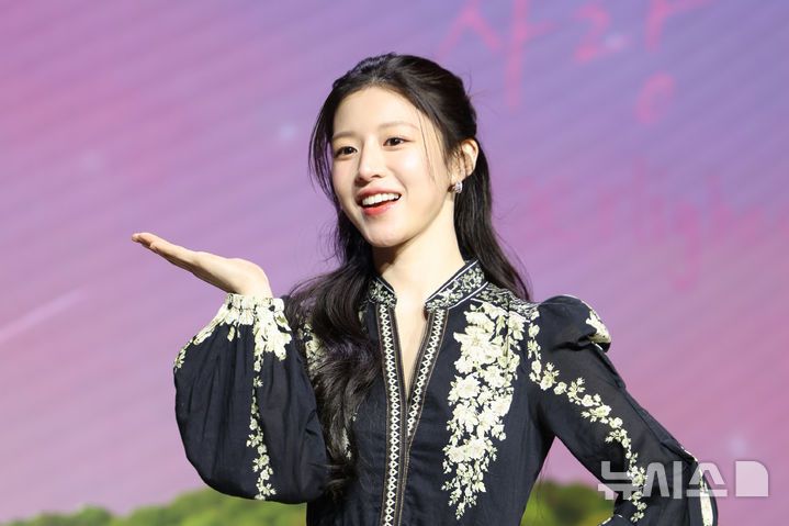 [서울=뉴시스] 황준선 기자 = 배우 고윤정이 13일 오전 서울 강남구 조선 팰리스 서울 강남에서 열린 넷플릭스 시리즈 '이 사랑 통역 되나요?' 제작발표회에서 포즈를 취하고 있다. 2026.01.13. hwang@newsis.com