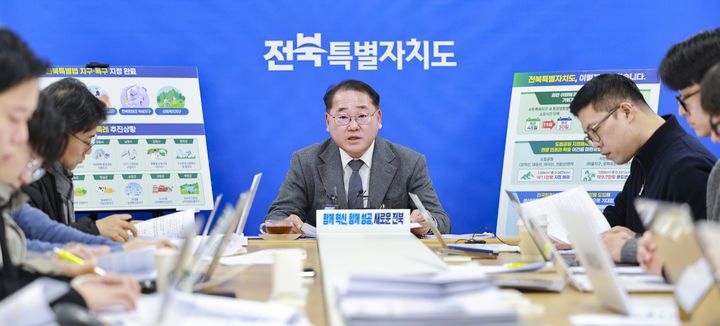 [전주=뉴시스] 김종훈 전북특별자치도 경제부지사가 14일 전북도청 기자실에서 '전북특별자치도 출범 2주년' 기념 브리핑을 하고 있다. (사진=전북도 제공) 2026.01.14. photo@newsis.com  *재판매 및 DB 금지