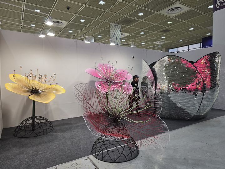 '서울국제조각페스타 2026' 심영철 예술·AI 융복합 프로젝트 '꽃비 정원' *재판매 및 DB 금지