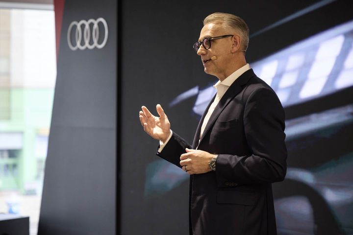 [서울=뉴시스] 스티브 클로티 아우디코리아 사장이 15일 서울 강남구 아우디 도산대로 전시장에서 열린 신년 미디어 라운드 테이블에서 발표하고 있는 모습. (사진=아우디코리아 제공) photo@newsis.com *재판매 및 DB 금지