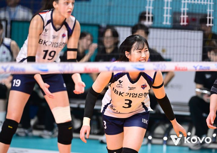 [서울=뉴시스] 여자 프로배구 IBK기업은행 박은서가 15일 서울 장충체육관에서 열린 진에어 2025~2026 V-리그 여자부 GS칼텍스와의 경기에 임하고 있다. (사진=KOVO 제공) 2026.01.15. *재판매 및 DB 금지