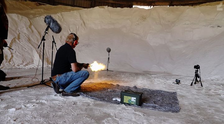 실제 총기로 녹음 중인 '아크 레이더스' 개발진 (사진=넥슨 제공)  *재판매 및 DB 금지