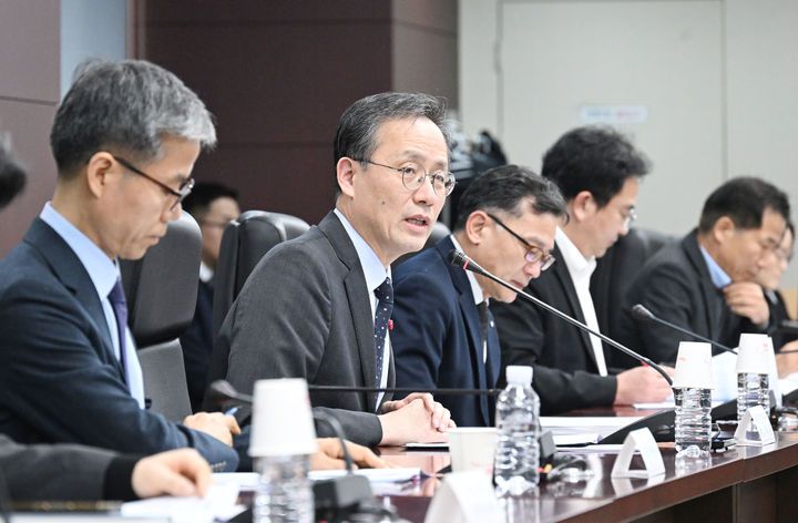 [세종=뉴시스] 이형일 재정경제부 1차관이 16일 서울 종로구 한국무역보험공사에서 열린 공공기관 투자집행점검회의를 주재, 모두발언을 하고 있다. (사진=재경부 제공) 2026.01.16. photo@newsis.com *재판매 및 DB 금지