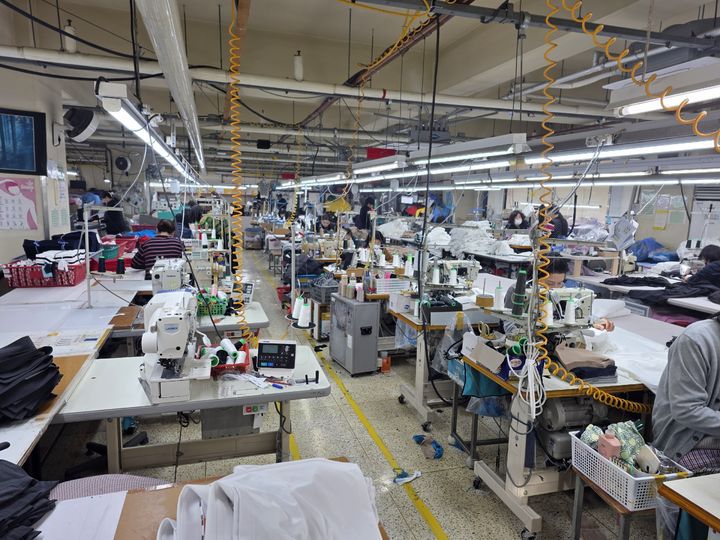 [서울=뉴시스] 티셔츠 전문 생산 업체인 호야텍스의 공장 내부. (사진=호야텍스 제공) 2026.01.16. photo@newsis.com *재판매 및 DB 금지