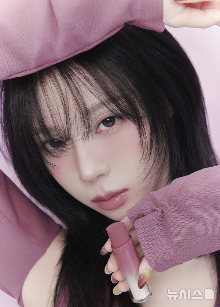 [서울=뉴시스] 메이크업 전문 브랜드 에스쁘아는 '노웨어 립스틱 바밍 글로우 미스틱 피그'를 새롭게 내놓는다. 사진은 해당 제품 이미지. (사진=에스쁘아 제공) 2026.01.16. photo@newsis.com